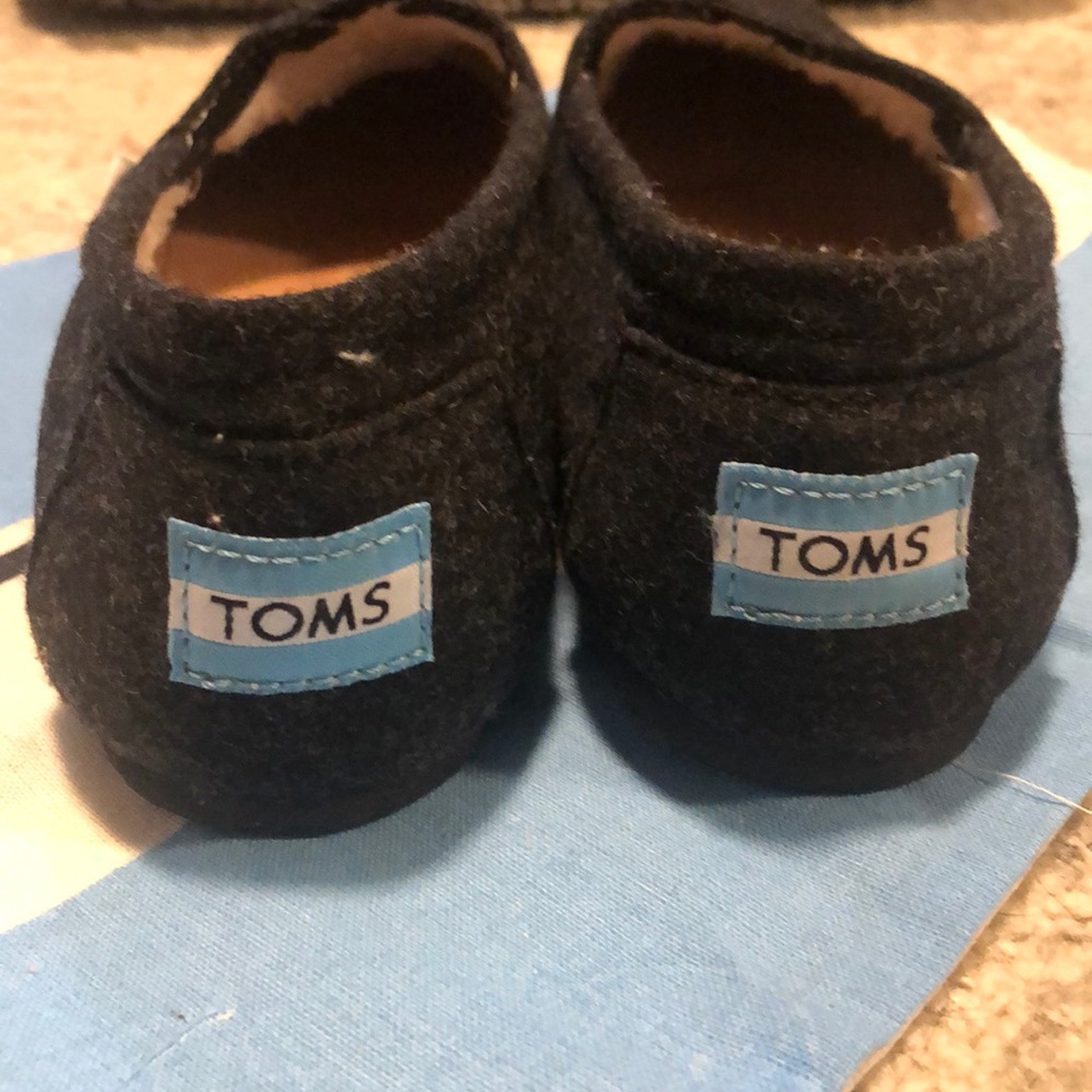 Toms - Picture 4 of 4
